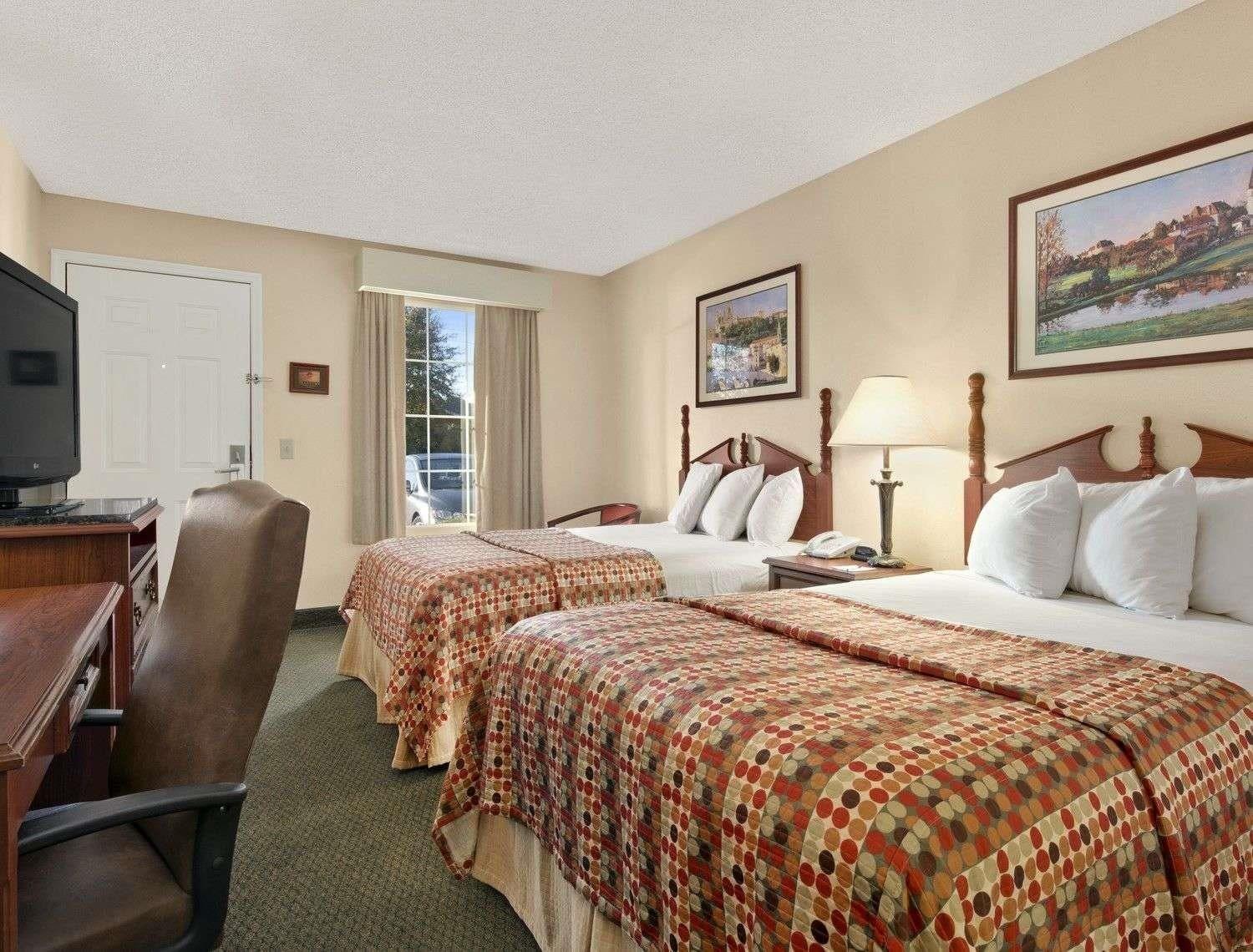 Baymont By Wyndham Eufaula Hotel Exterior photo